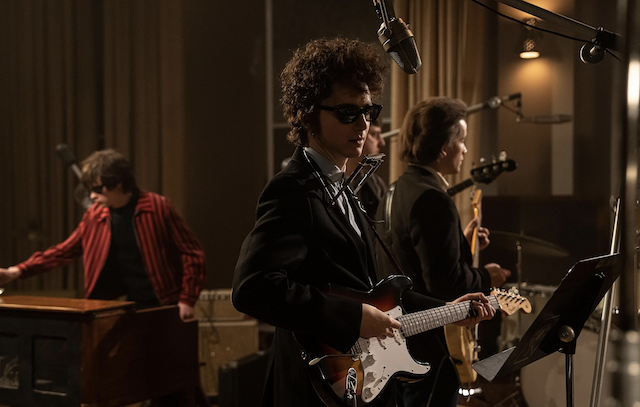 A COMPLETE UNKNOWN Review : Timothée Chalamet Embody as Bob Dylan